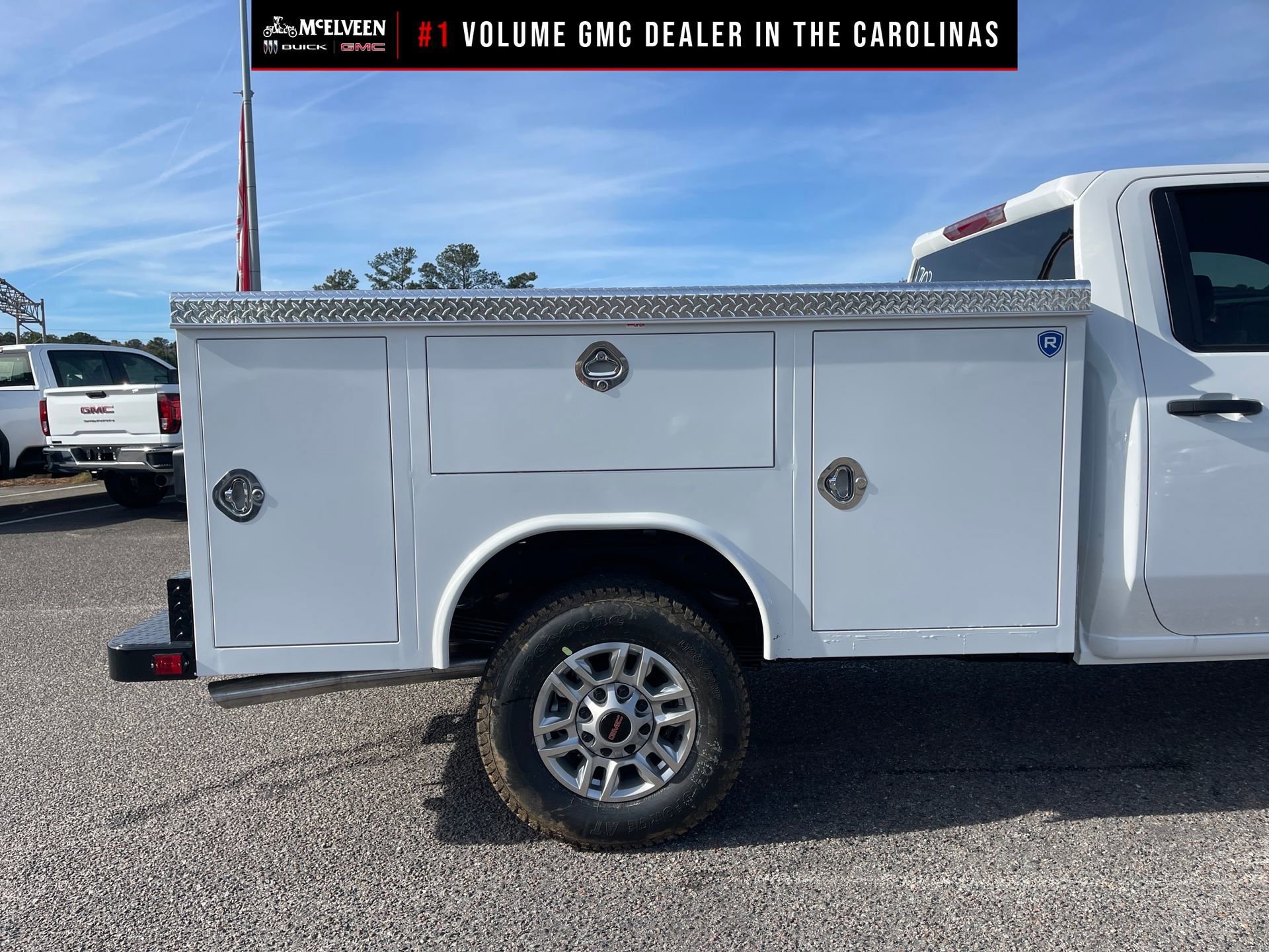 New 2026 GMC Sierra 2500 Pro w/ Convenience Package RWD image 4