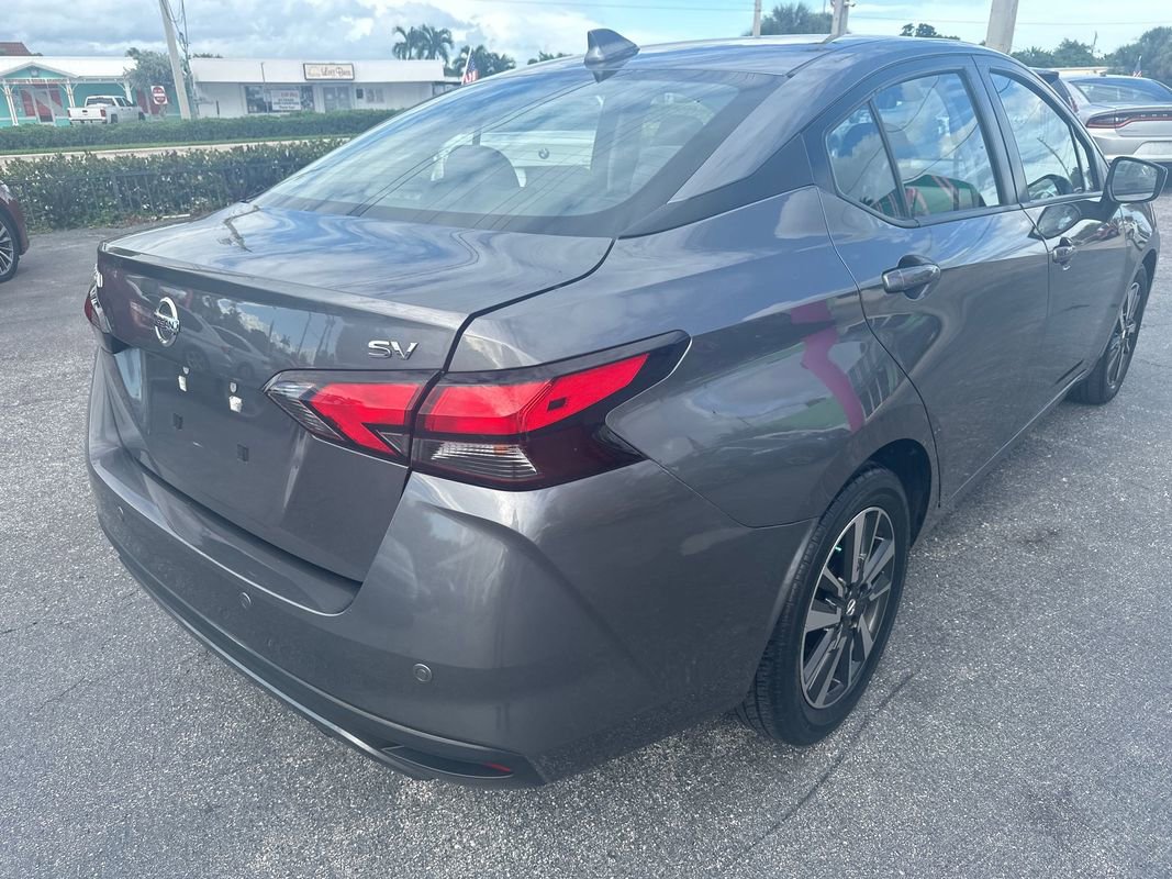 Used 2022 Nissan Versa SV image 6
