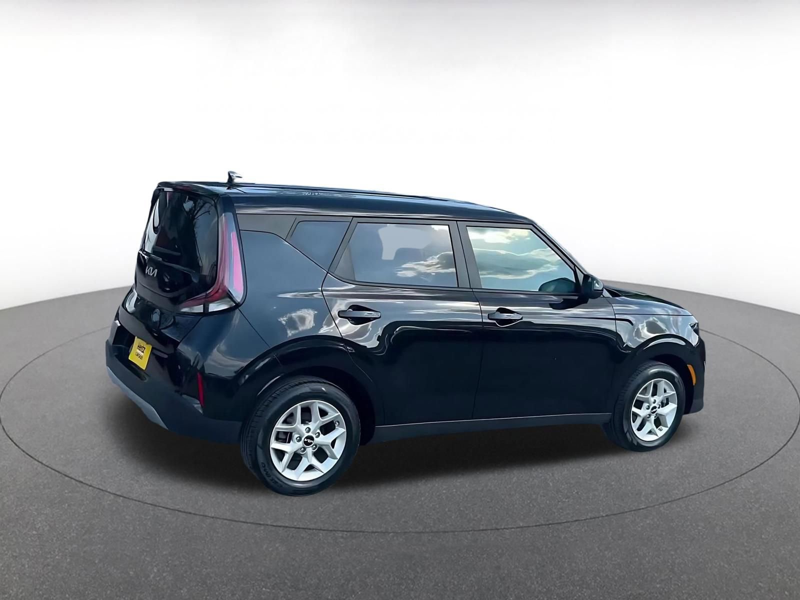 Used 2025 Kia Soul LX w/ LX Technology Package FWD image 15