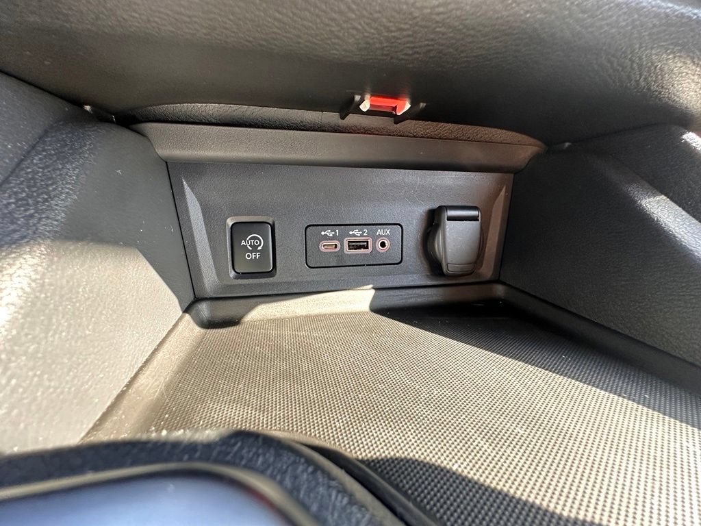 Certified 2024 Nissan Sentra SR FWD image 25