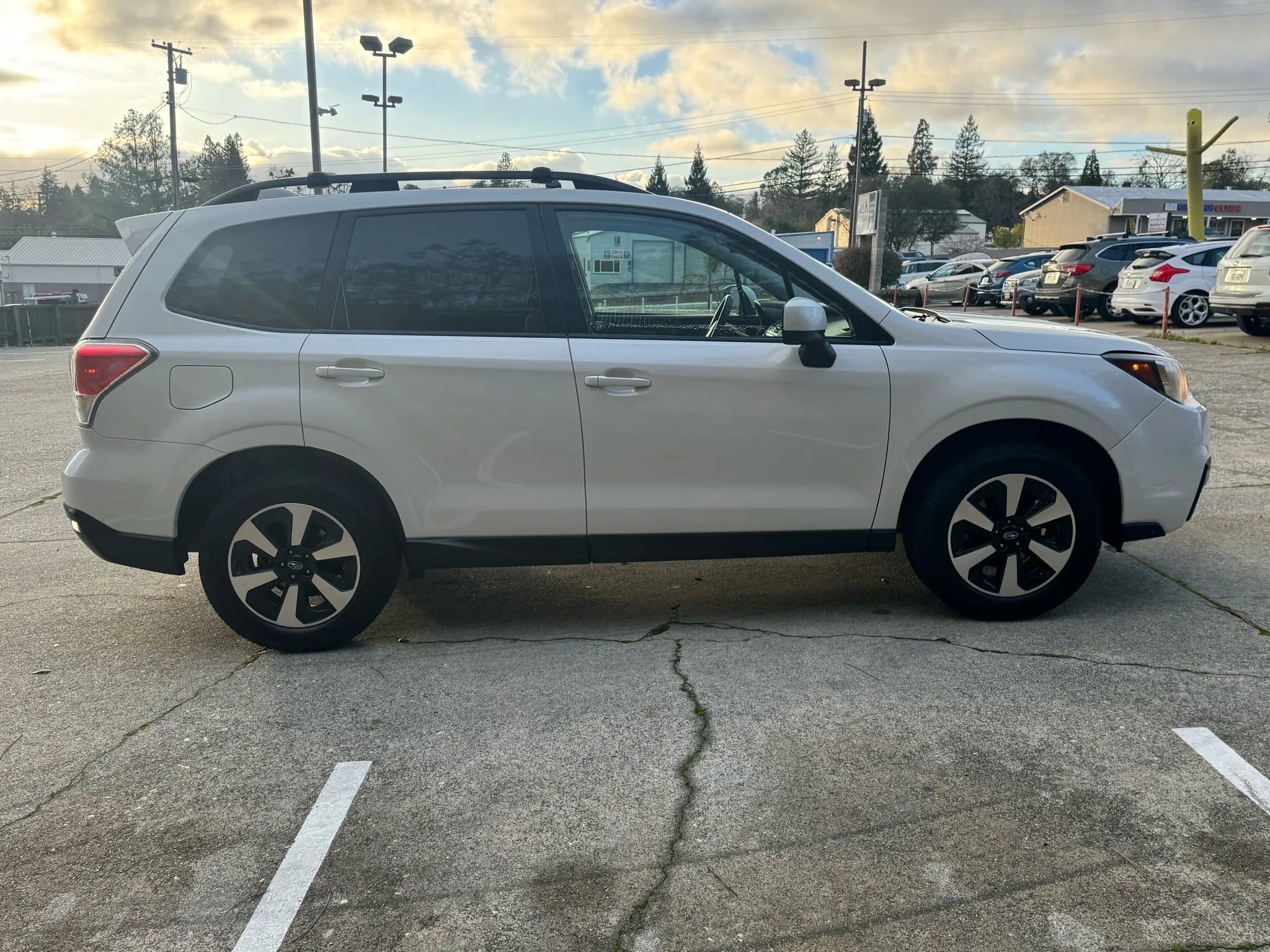 Used 2017 Subaru Forester 2.5i Premium w/ All-Weather Package image 9