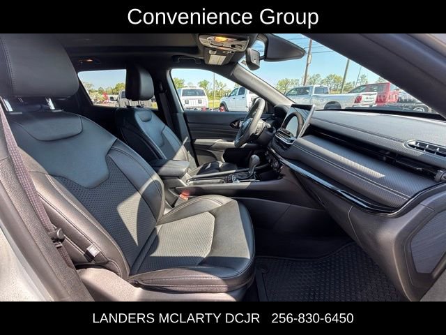 Used 2024 Jeep Compass Latitude w/ Sun and Sound Group AWD/4WD image 10