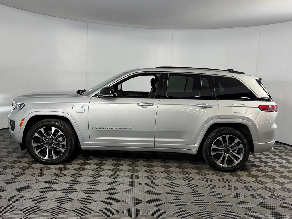 Used 2023 Jeep Grand Cherokee Overland AWD/4WD image 11