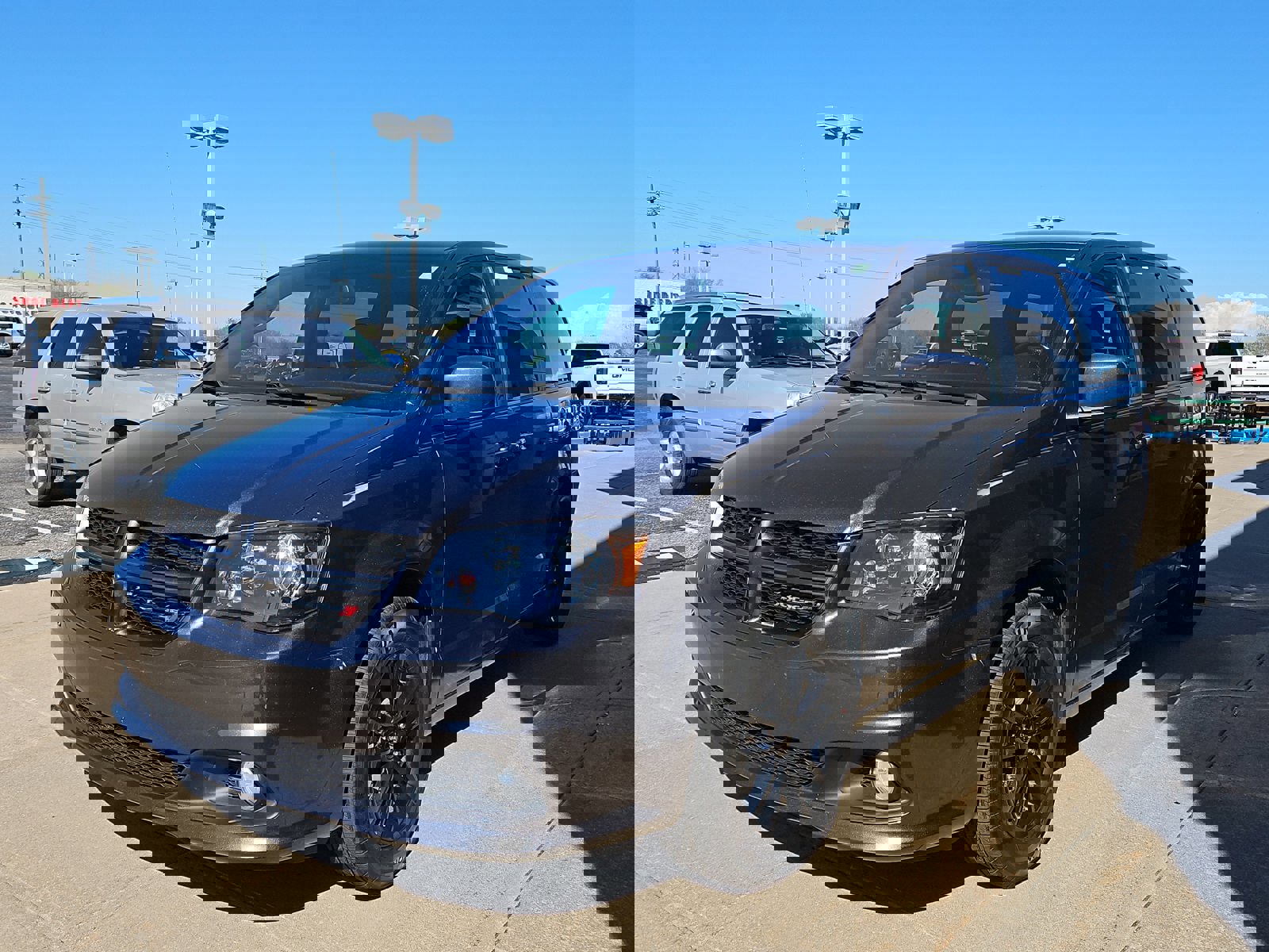 Used 2020 Dodge Grand Caravan GT image 2