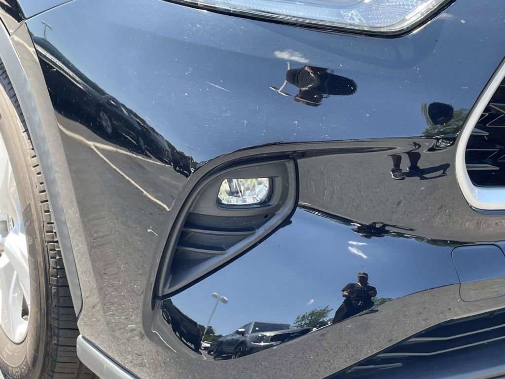 Used 2021 Toyota Highlander LE FWD image 5