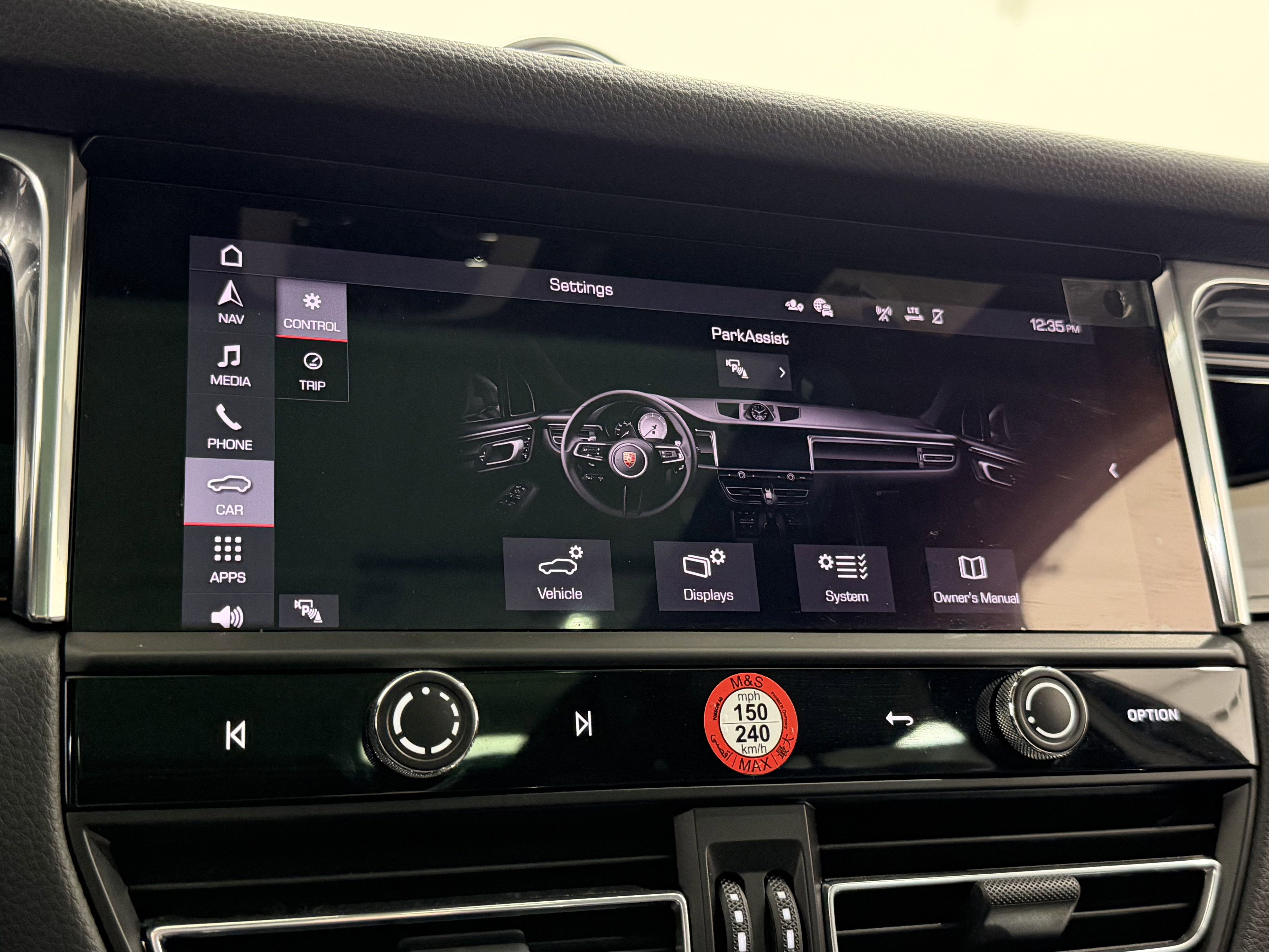 Certified 2025 Porsche Macan AWD/4WD image 42