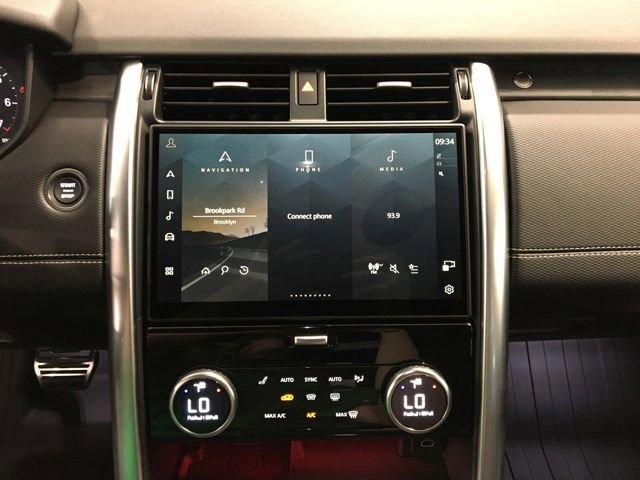 New 2023 Land Rover Discovery HSE R-Dynamic image 17