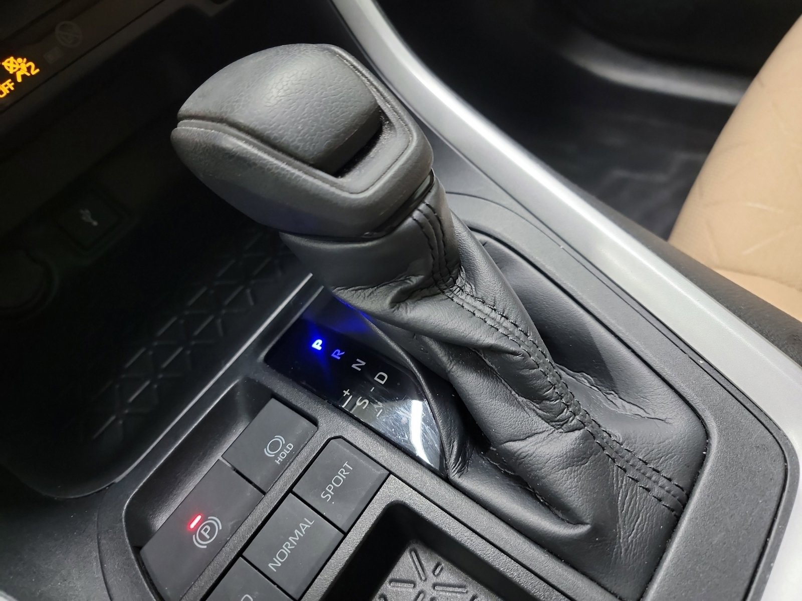 Used 2020 Toyota RAV4 XLE image 27