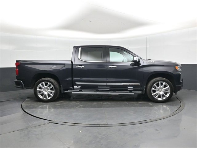 Used 2022 Chevrolet Silverado 1500 High Country w/ High Country Premium Package image 2