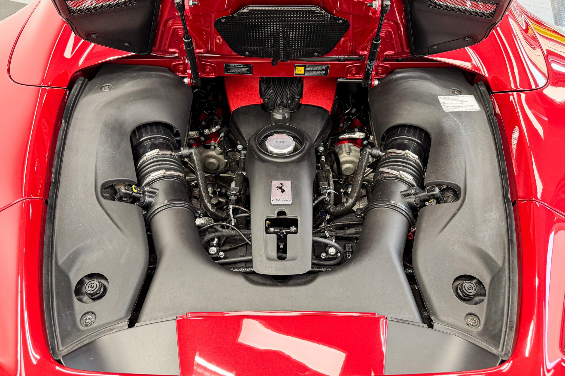 Used 2023 Ferrari F8 Tributo RWD image 12