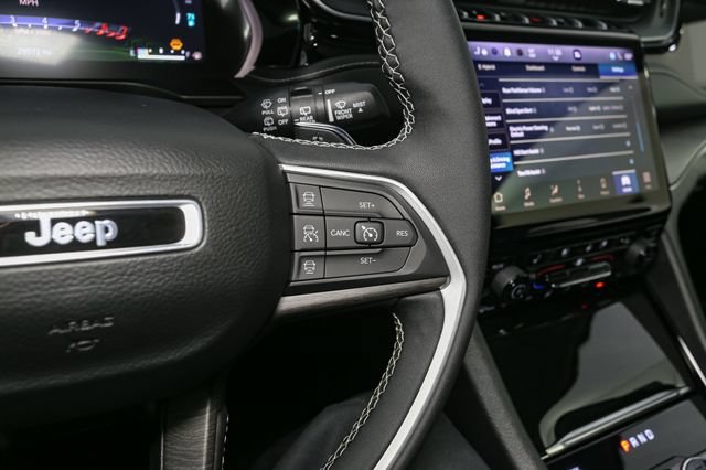 Used 2023 Jeep Grand Cherokee 4WD 4xe image 37
