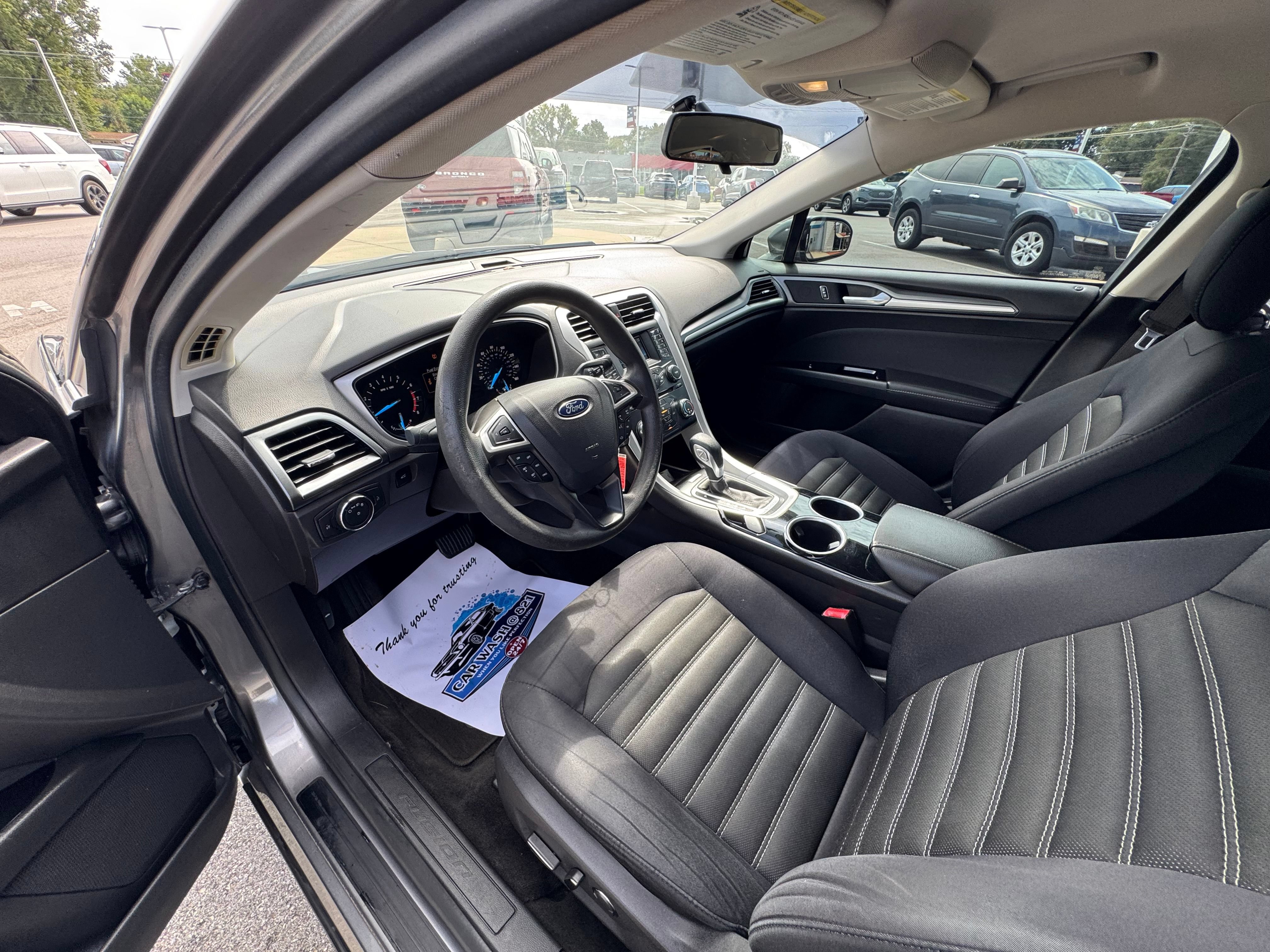 Used 2014 Ford Fusion SE FWD image 22