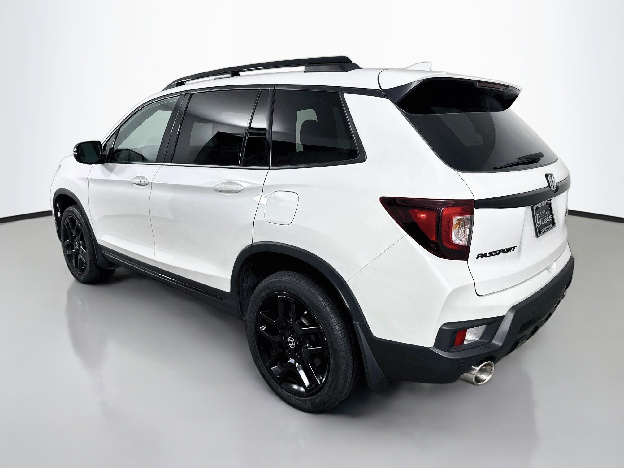Used 2025 Honda Passport Black Edition image 5