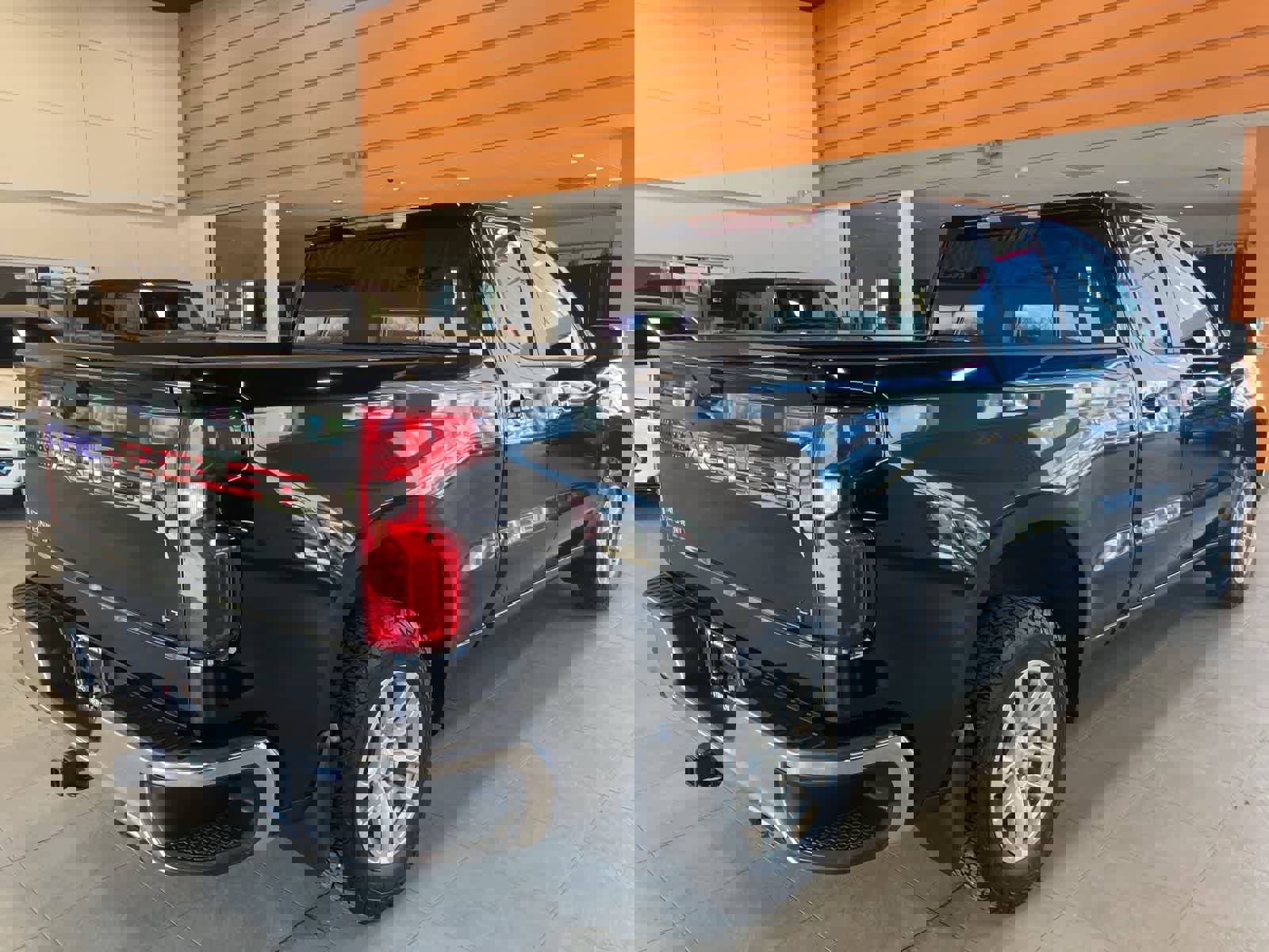 Used 2021 Chevrolet Silverado 1500 LT w/ Z71 Off-Road Package image 5