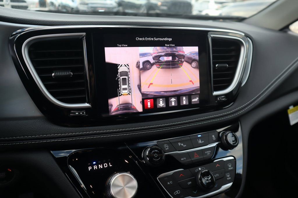 New 2026 Chrysler Pacifica Limited w/ S Appearance Package image 6