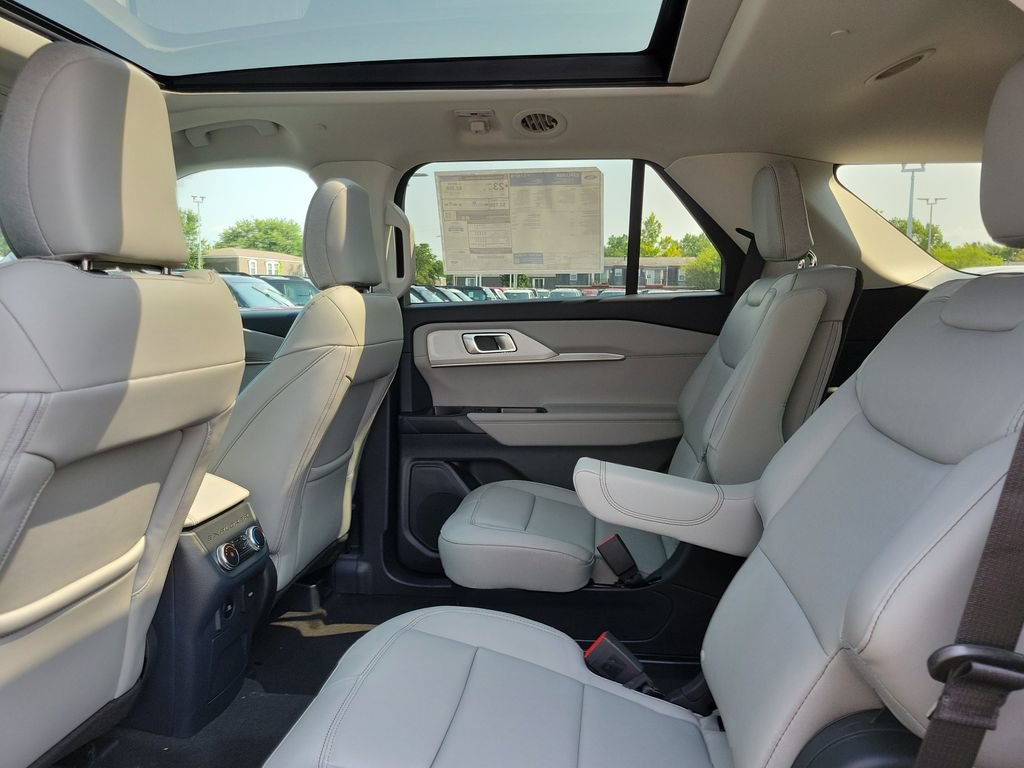 New 2026 Ford Explorer Active w/ Active Comfort Package AWD/4WD image 14