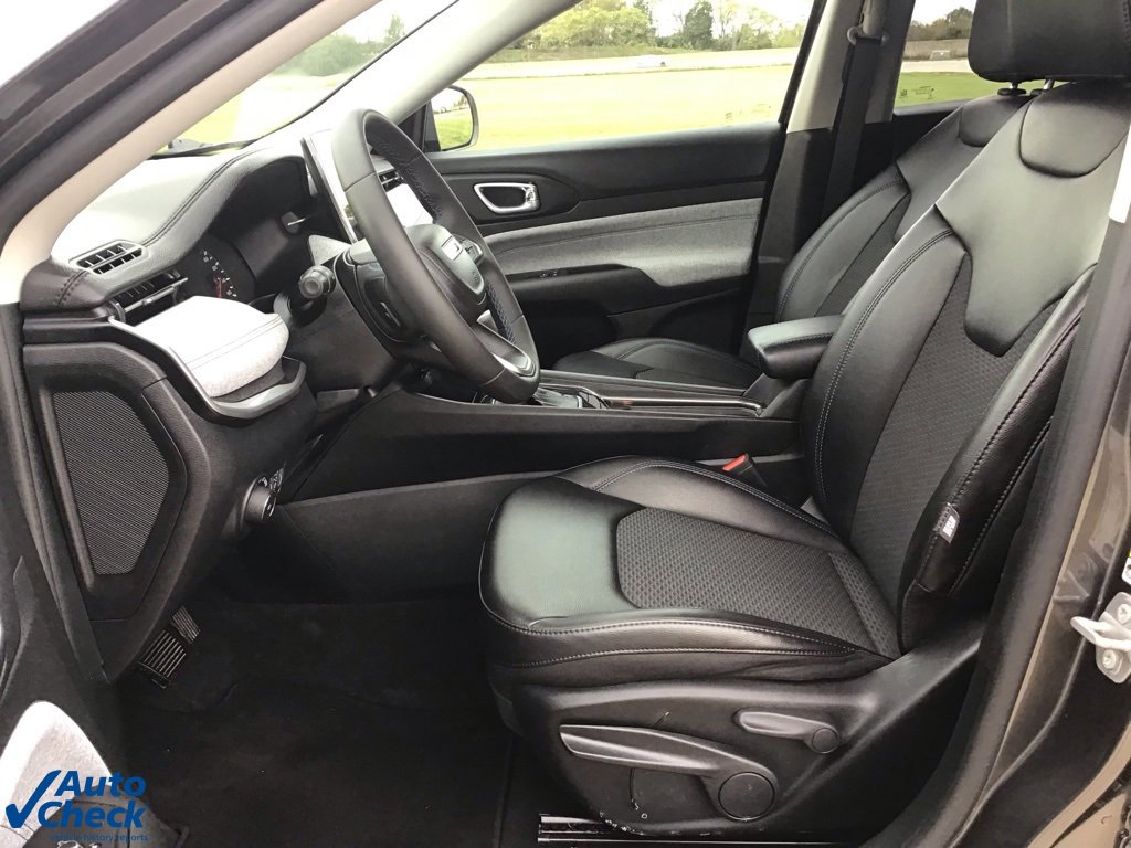 Used 2022 Jeep Compass Latitude image 29