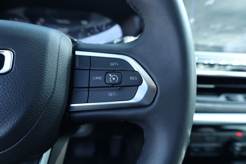 Used 2024 Jeep Compass Latitude image 25