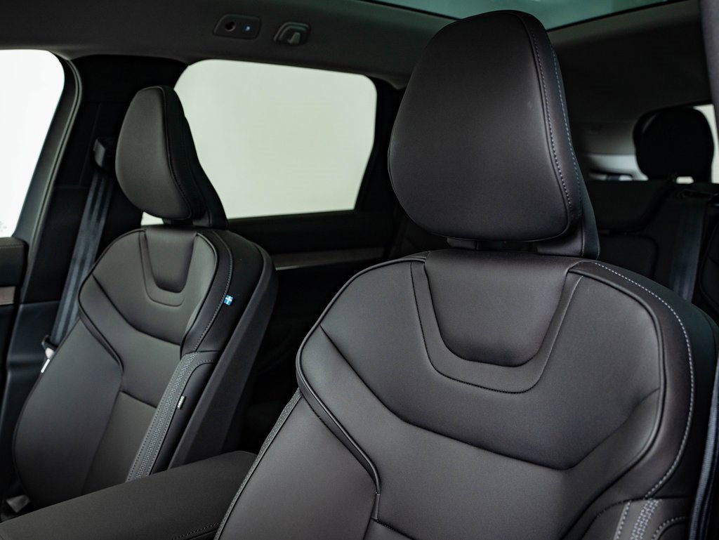 Used 2025 Volvo EX90 Plus image 23