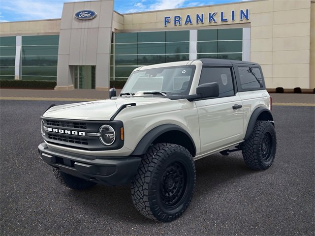 New 2025 Ford Bronco Base image 3