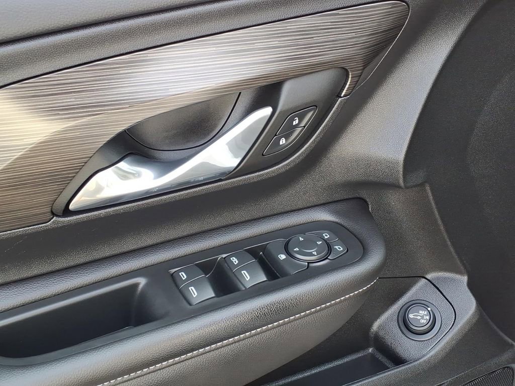 Used 2022 GMC Terrain SLE w/ Driver Convenience Package image 4