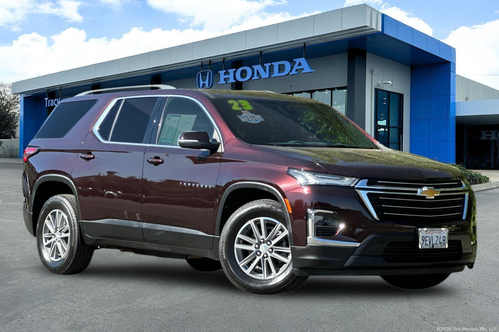 Used 2023 Chevrolet Traverse LT