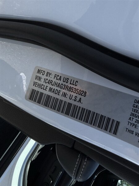 Used 2024 Jeep Grand Cherokee Altitude AWD/4WD image 11