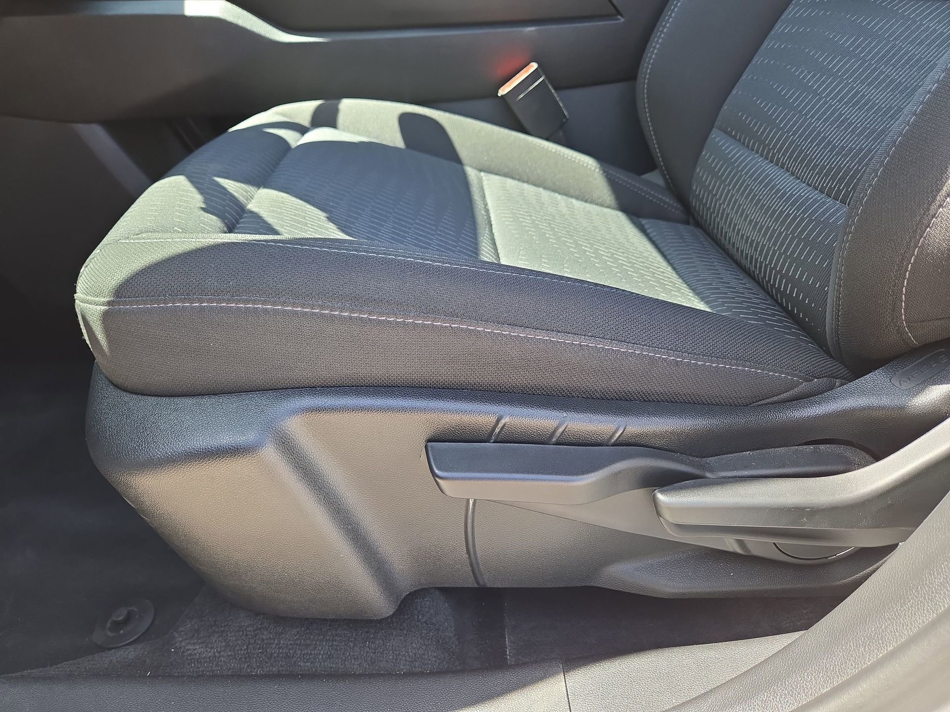 Used 2025 Chevrolet Equinox LT AWD/4WD image 17