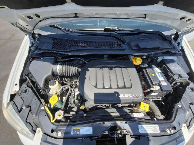 Used 2016 Chrysler Town & Country Touring FWD image 26