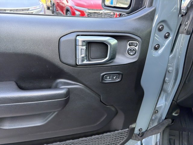 Used 2025 Jeep Gladiator Sport AWD/4WD image 16