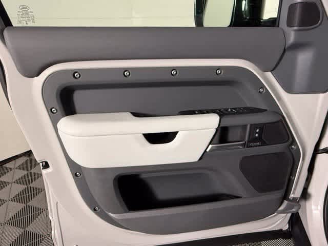 New 2026 Land Rover Defender 110 X-Dynamic SE AWD/4WD image 20