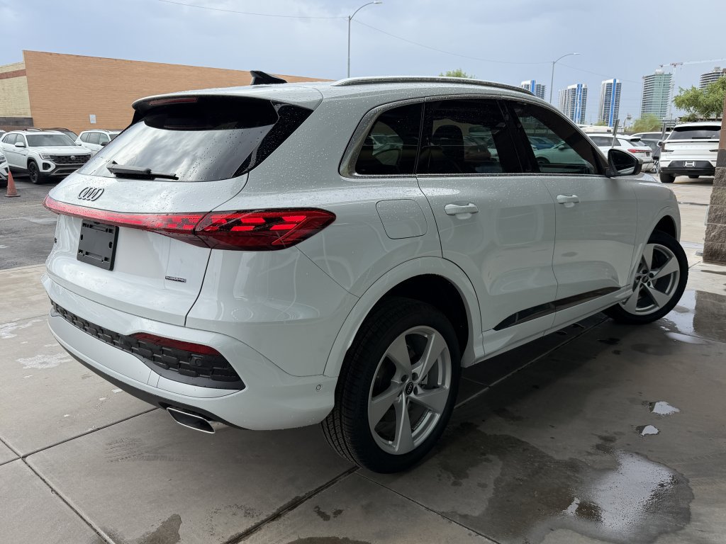 Used 2025 Audi Q5 Premium Plus w/ Premium Plus AWD/4WD image 4