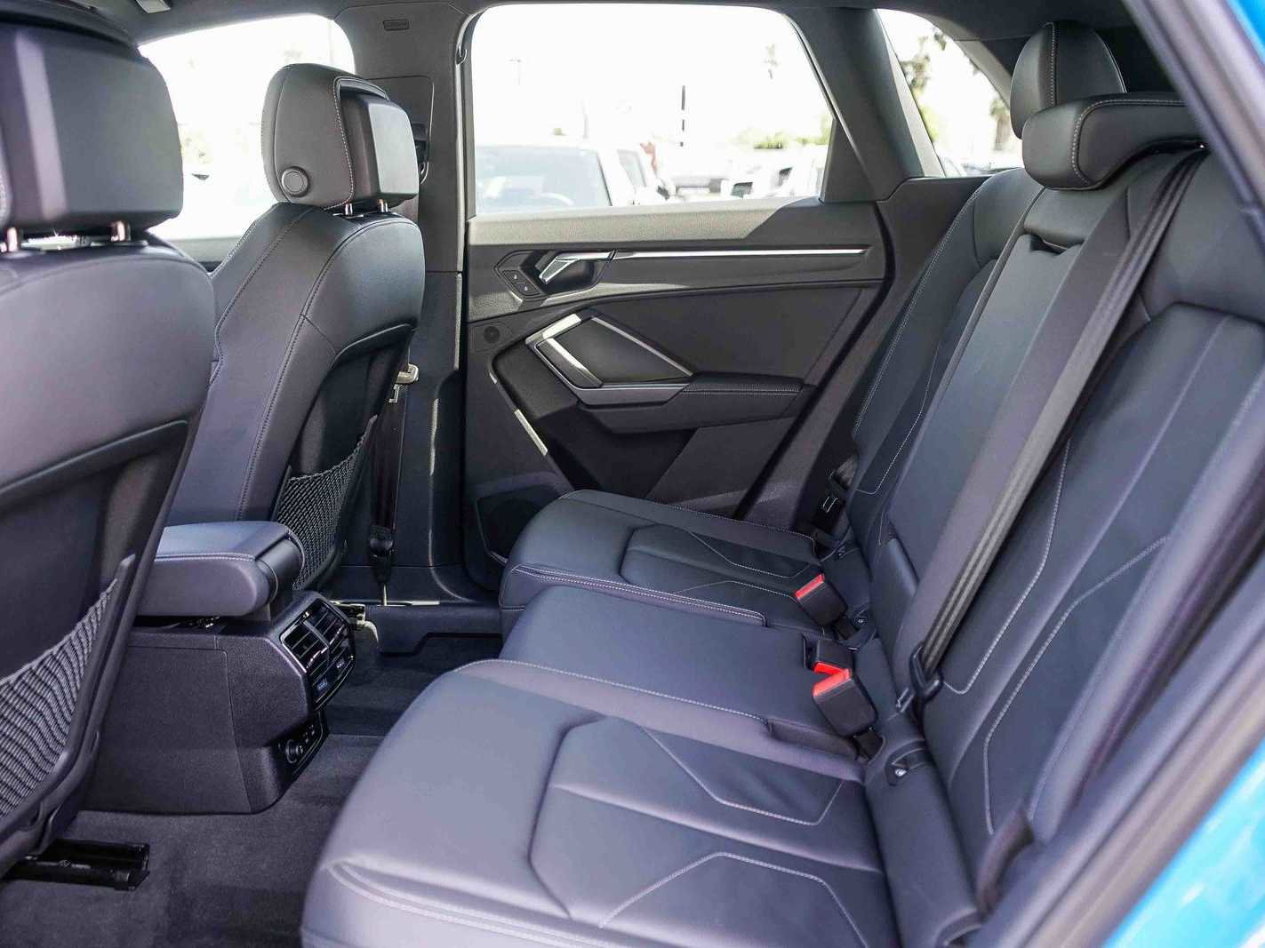 Used 2022 Audi Q3 2.0T Premium w/ Black Optic Sport Package image 18