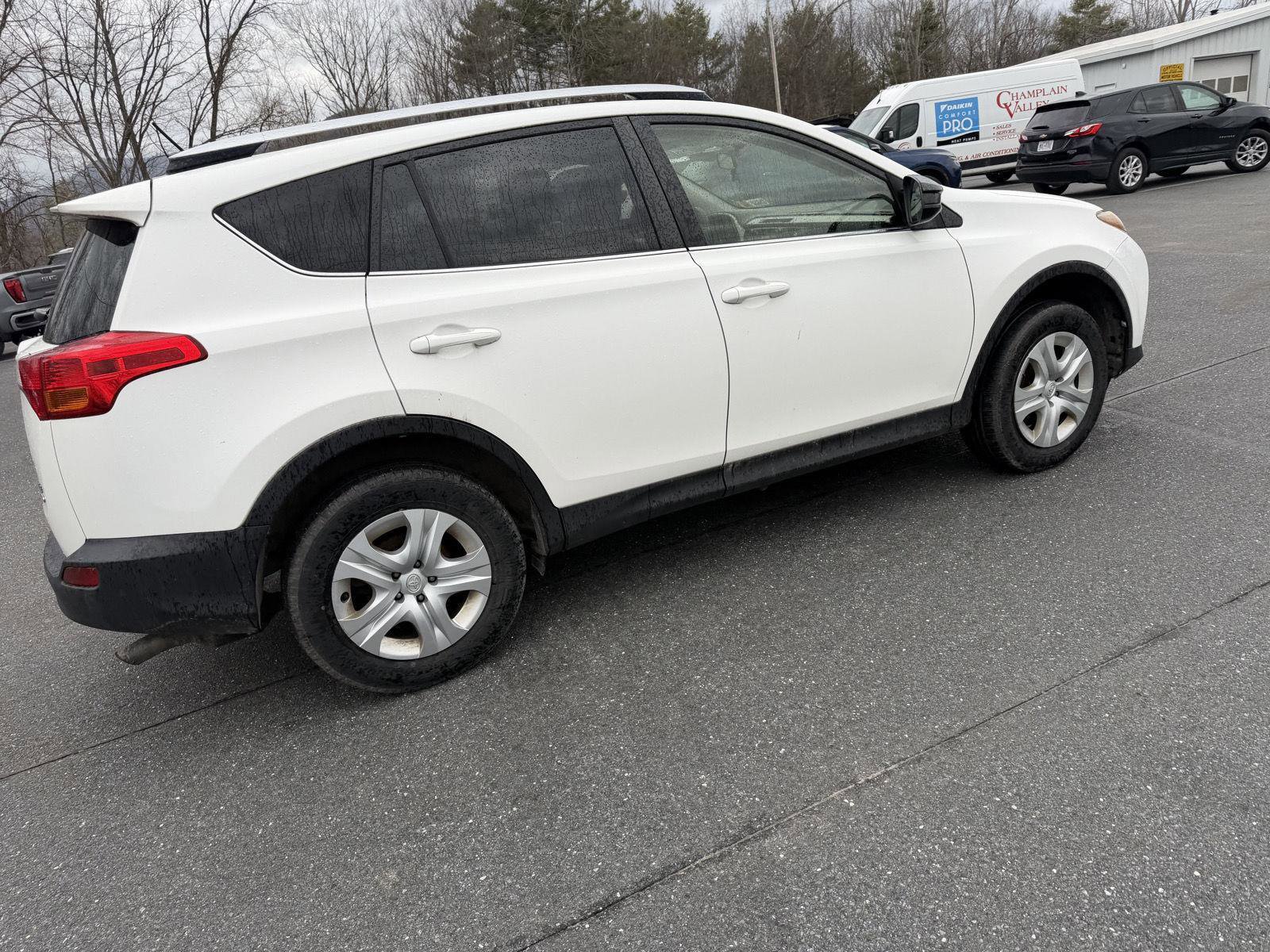 Used 2013 Toyota RAV4 LE image 9