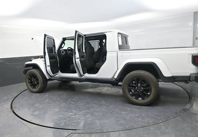 Used 2025 Jeep Gladiator Sport image 30