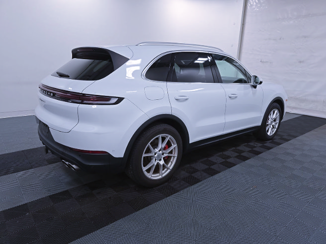 Used 2024 Porsche Cayenne S AWD/4WD image 12