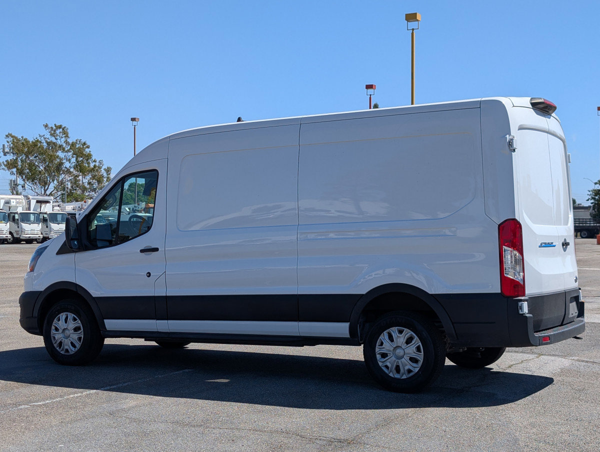 Used 2023 Ford E-Transit Medium Roof image 5