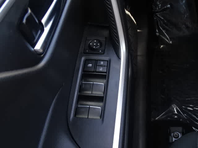 Used 2024 Toyota RAV4 XLE FWD image 39