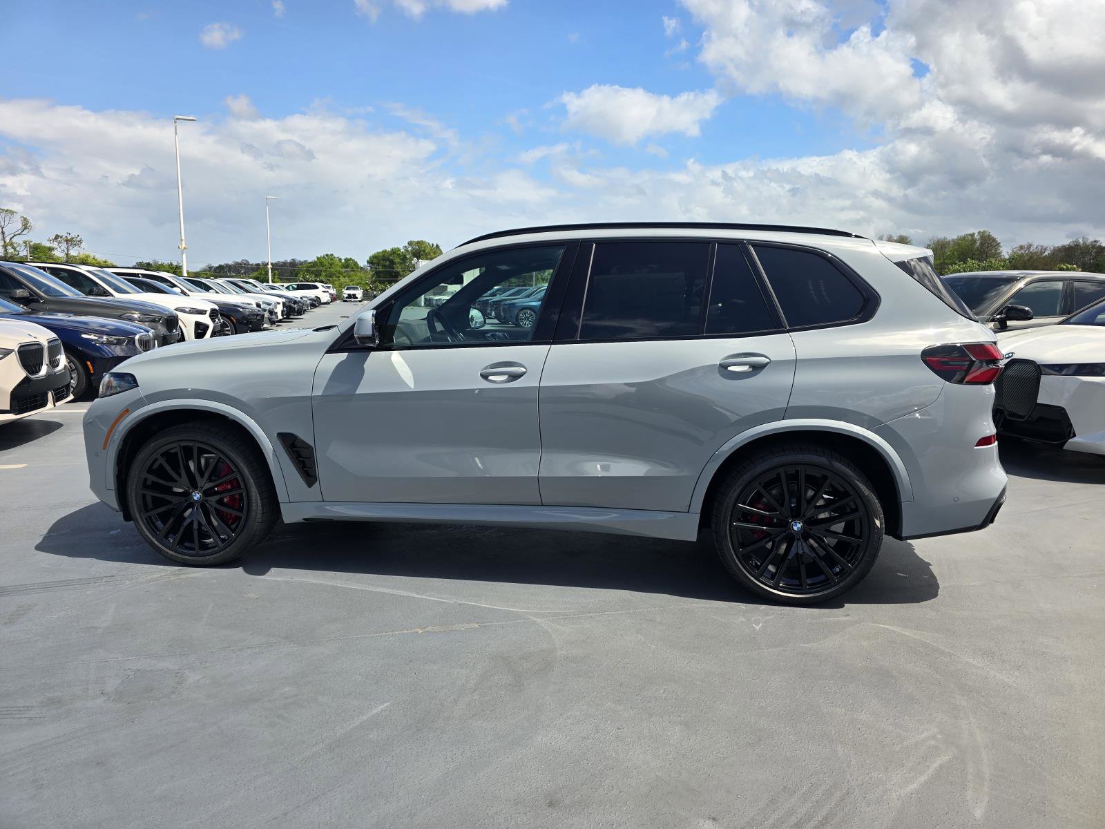 New 2026 BMW X5 sDrive40i w/ M Sport Package image 32