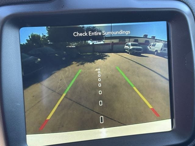 Used 2023 Jeep Renegade Latitude AWD/4WD image 17
