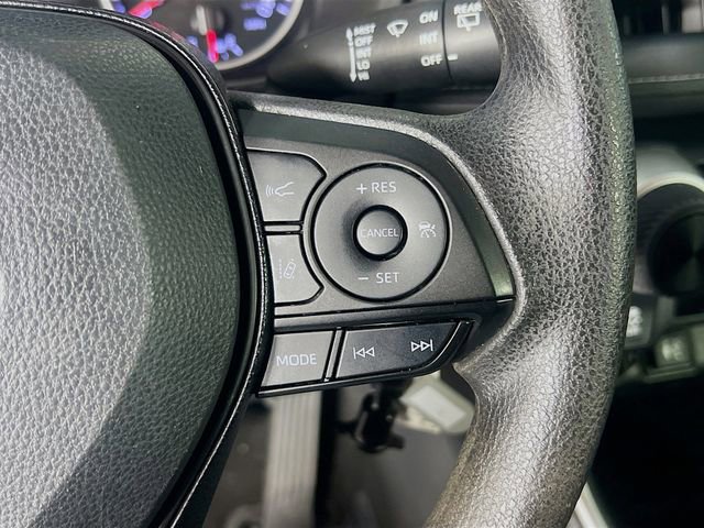 Used 2019 Toyota RAV4 LE FWD image 18