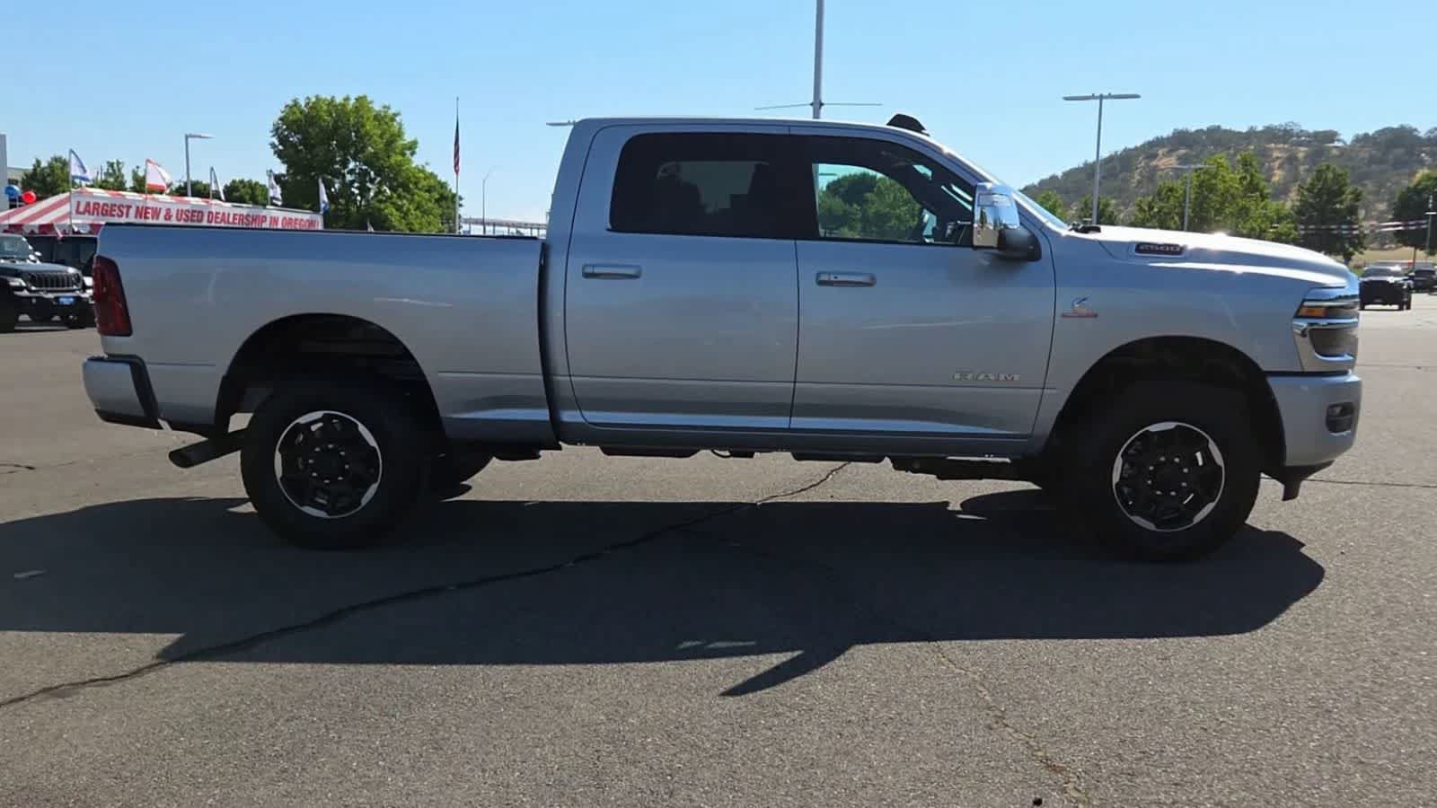 Used 2026 RAM 2500 Laramie AWD/4WD image 9