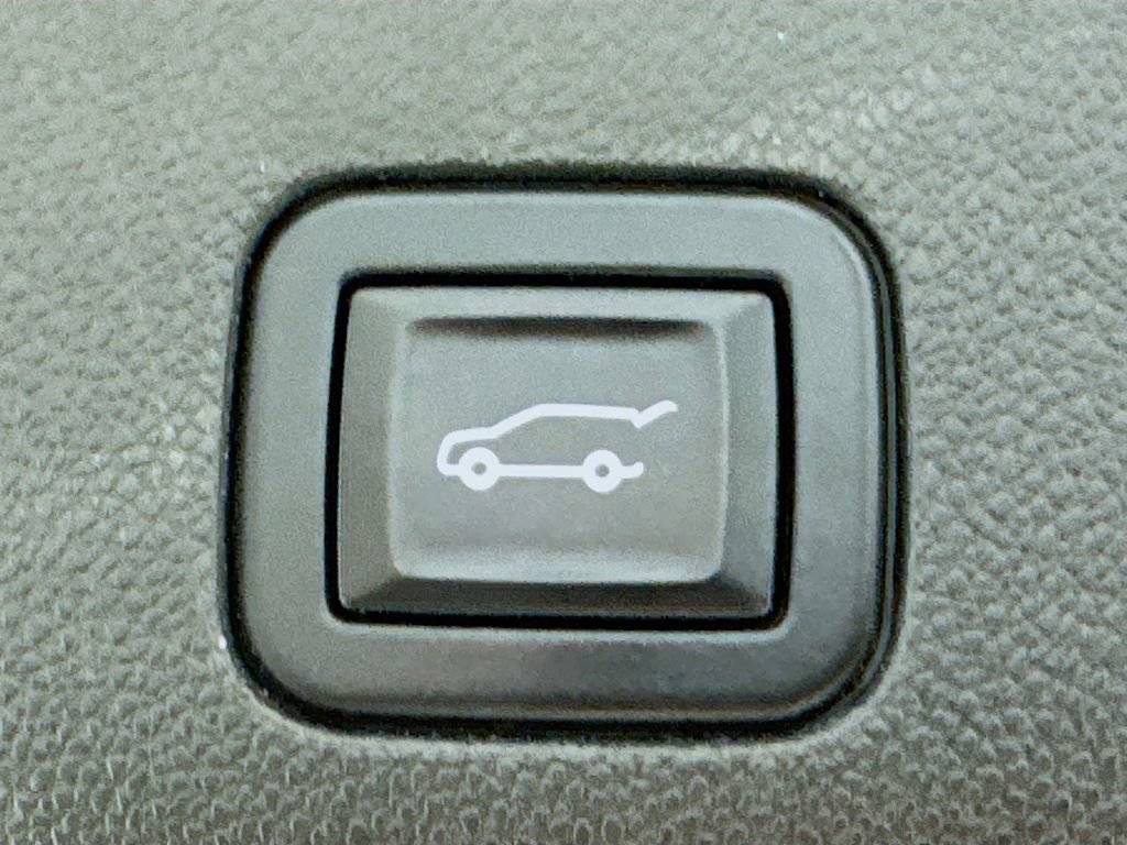 Used 2021 Chevrolet Tahoe LT w/ LT Signature Package RWD image 33