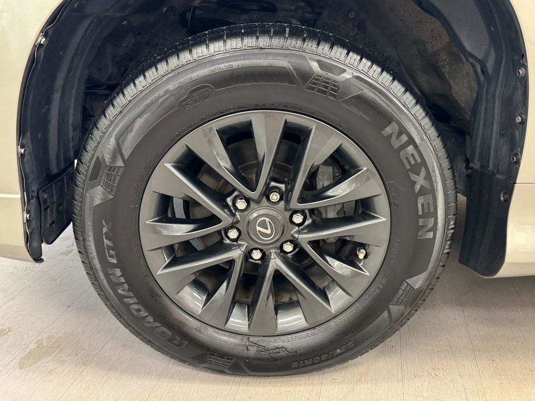 Used 2022 Lexus GX 460 Premium w/ Premium Package image 31