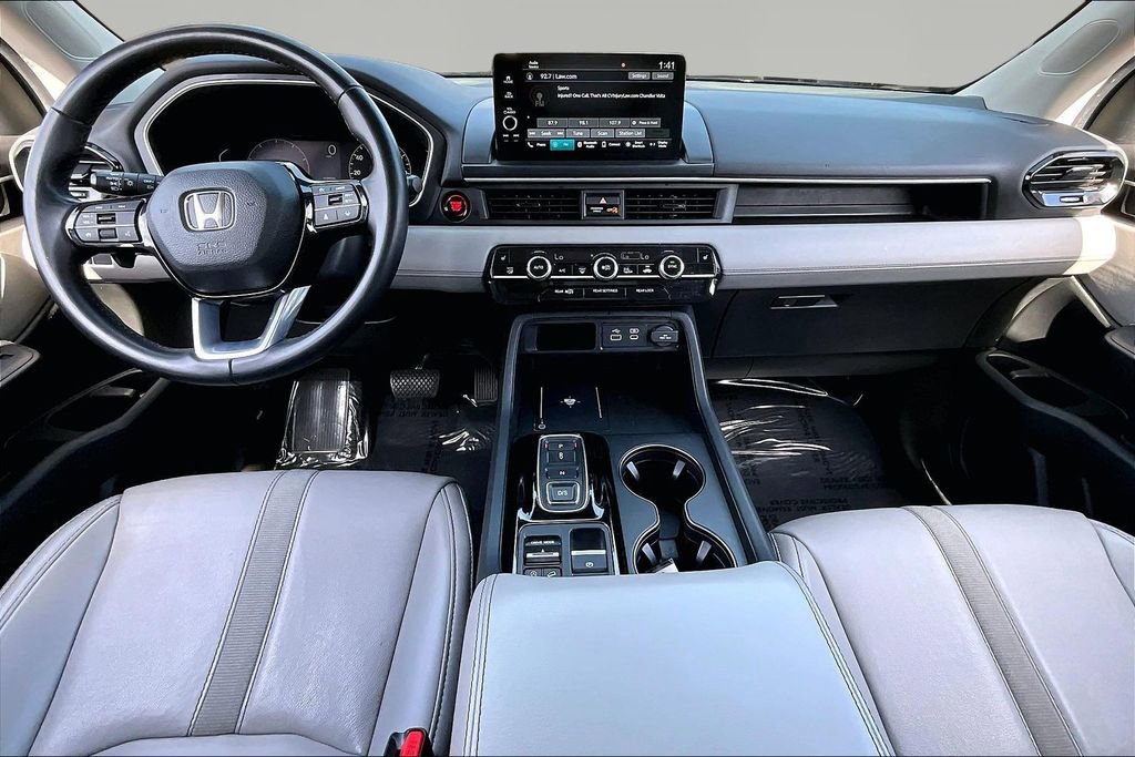 Used 2025 Honda Pilot EX-L image 8