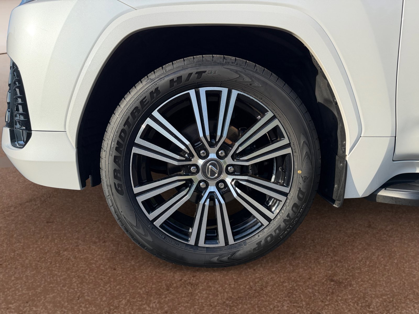 Used 2024 Lexus LX 600 4WD w/ Appearance Package image 9