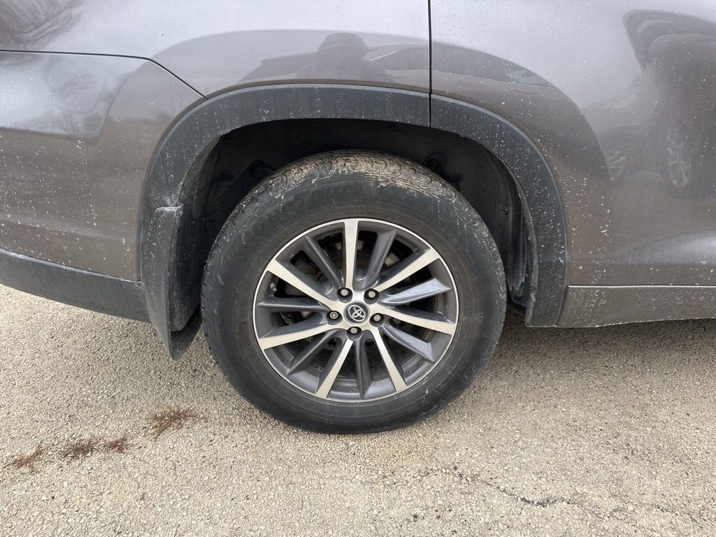 Used 2017 Toyota Highlander XLE image 10