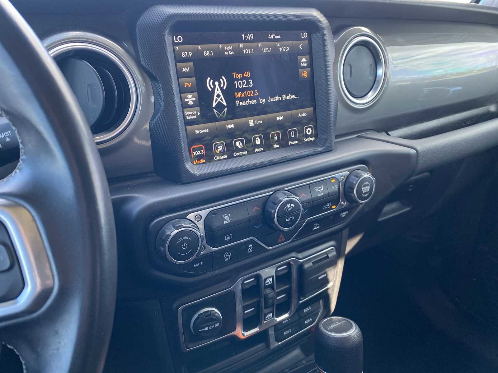 Certified 2022 Jeep Gladiator Overland w/ Trailer Tow Package image 18