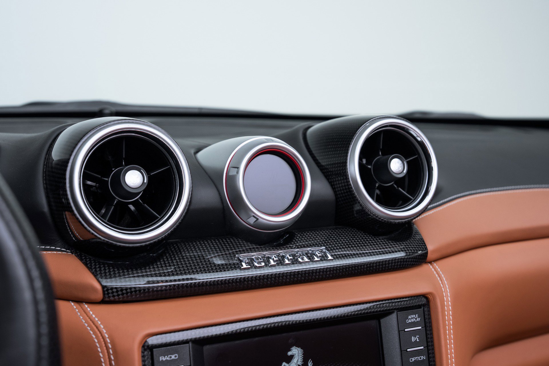 Used 2016 Ferrari California T image 11