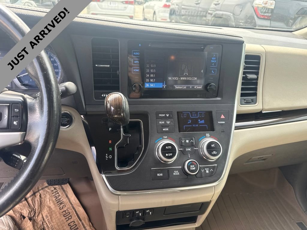 Used 2015 Toyota Sienna XLE w/ XLE Navigation Package FWD image 11